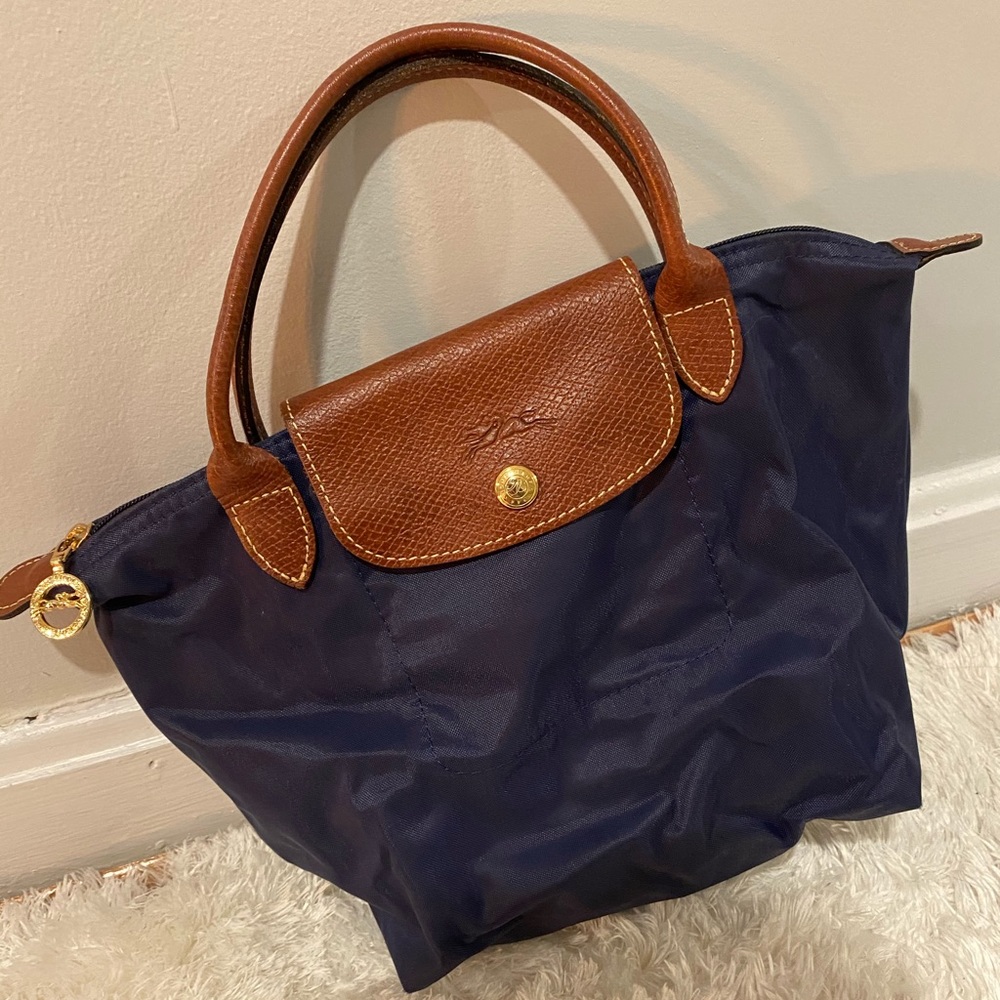 Small navy Longchamp bag